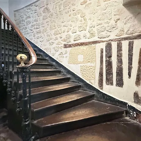 Spacious In Saint-germain-des-pres דירה פריז